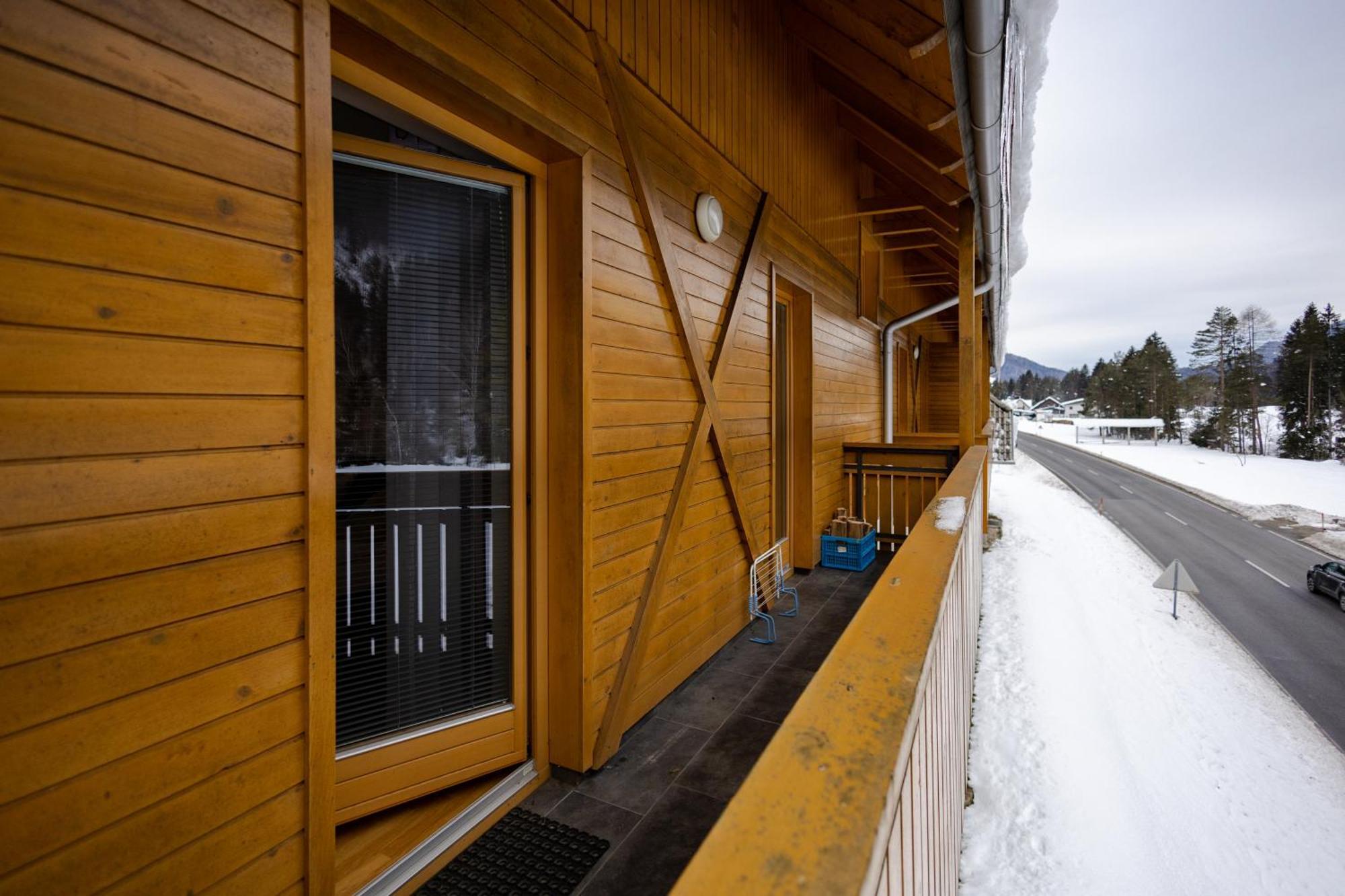Waterfall Apartment - Cozy Mountain Retreat ครานสกา โกรา ภายนอก รูปภาพ