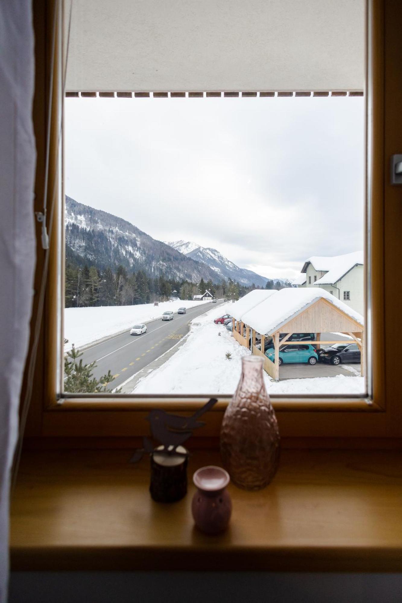 Waterfall Apartment - Cozy Mountain Retreat ครานสกา โกรา ภายนอก รูปภาพ