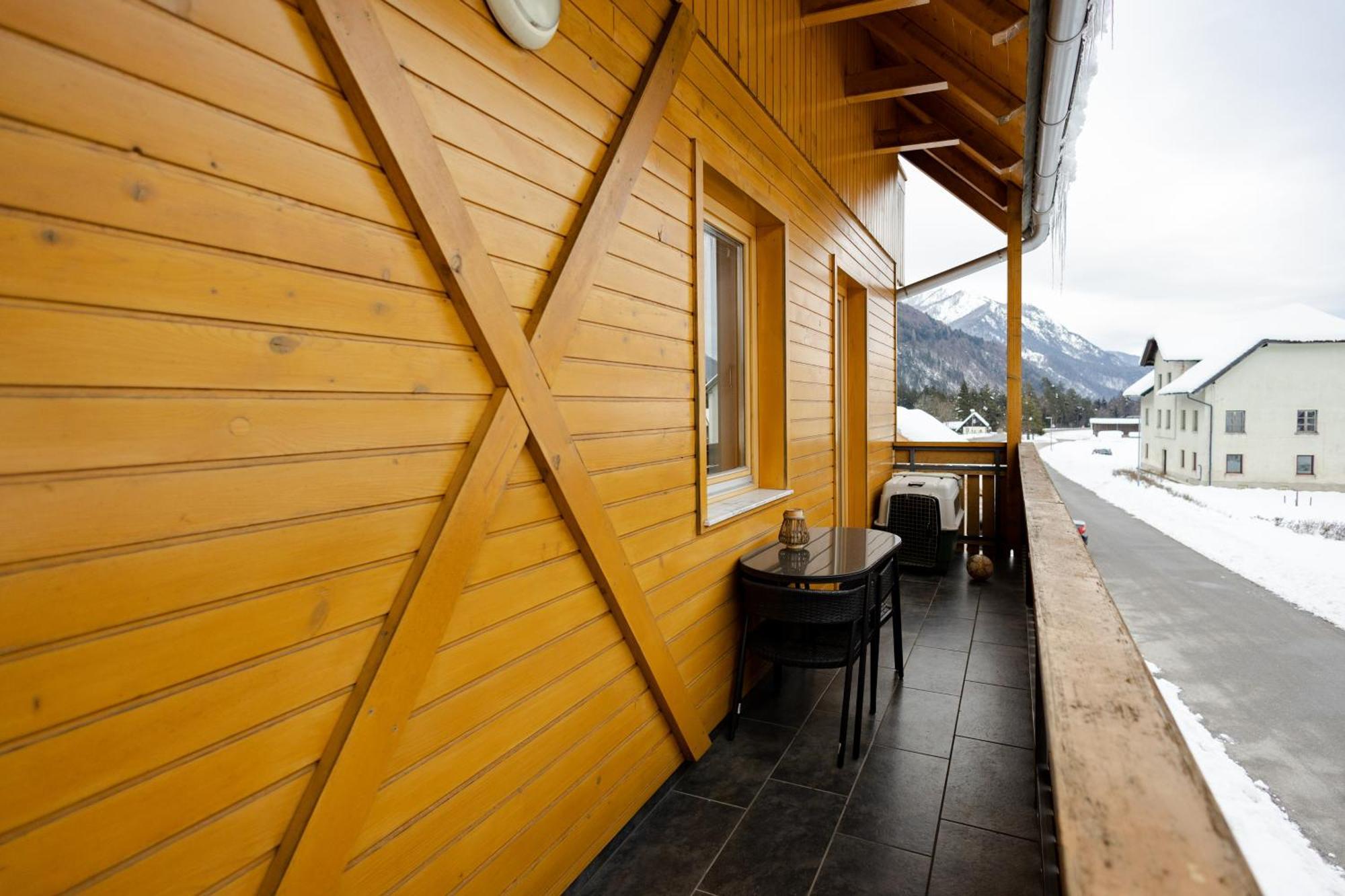 Waterfall Apartment - Cozy Mountain Retreat ครานสกา โกรา ภายนอก รูปภาพ