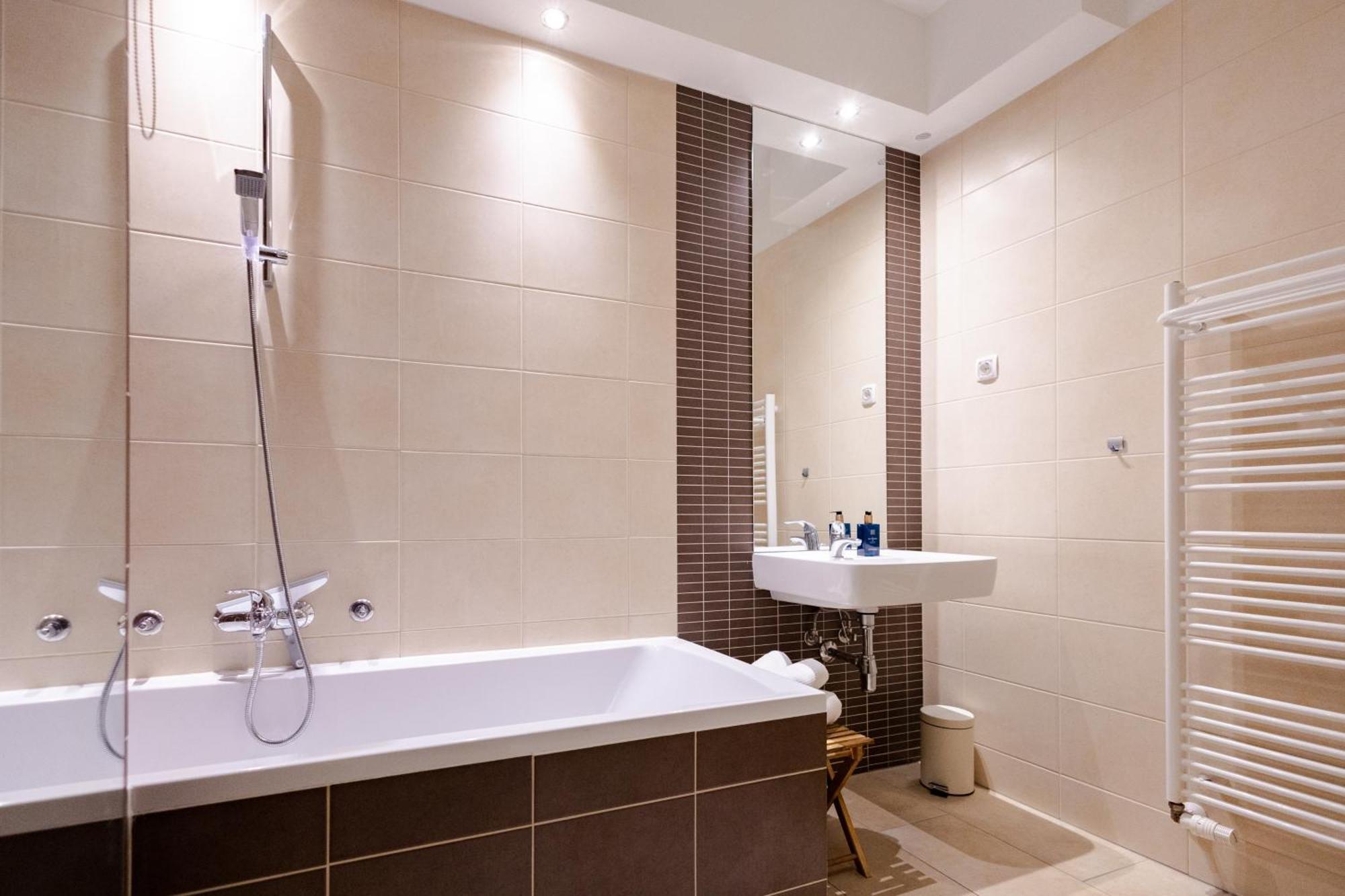 Waterfall Apartment - Cozy Mountain Retreat ครานสกา โกรา ภายนอก รูปภาพ