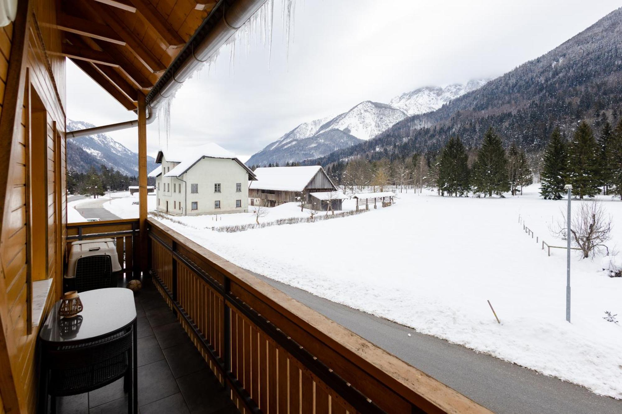 Waterfall Apartment - Cozy Mountain Retreat ครานสกา โกรา ภายนอก รูปภาพ