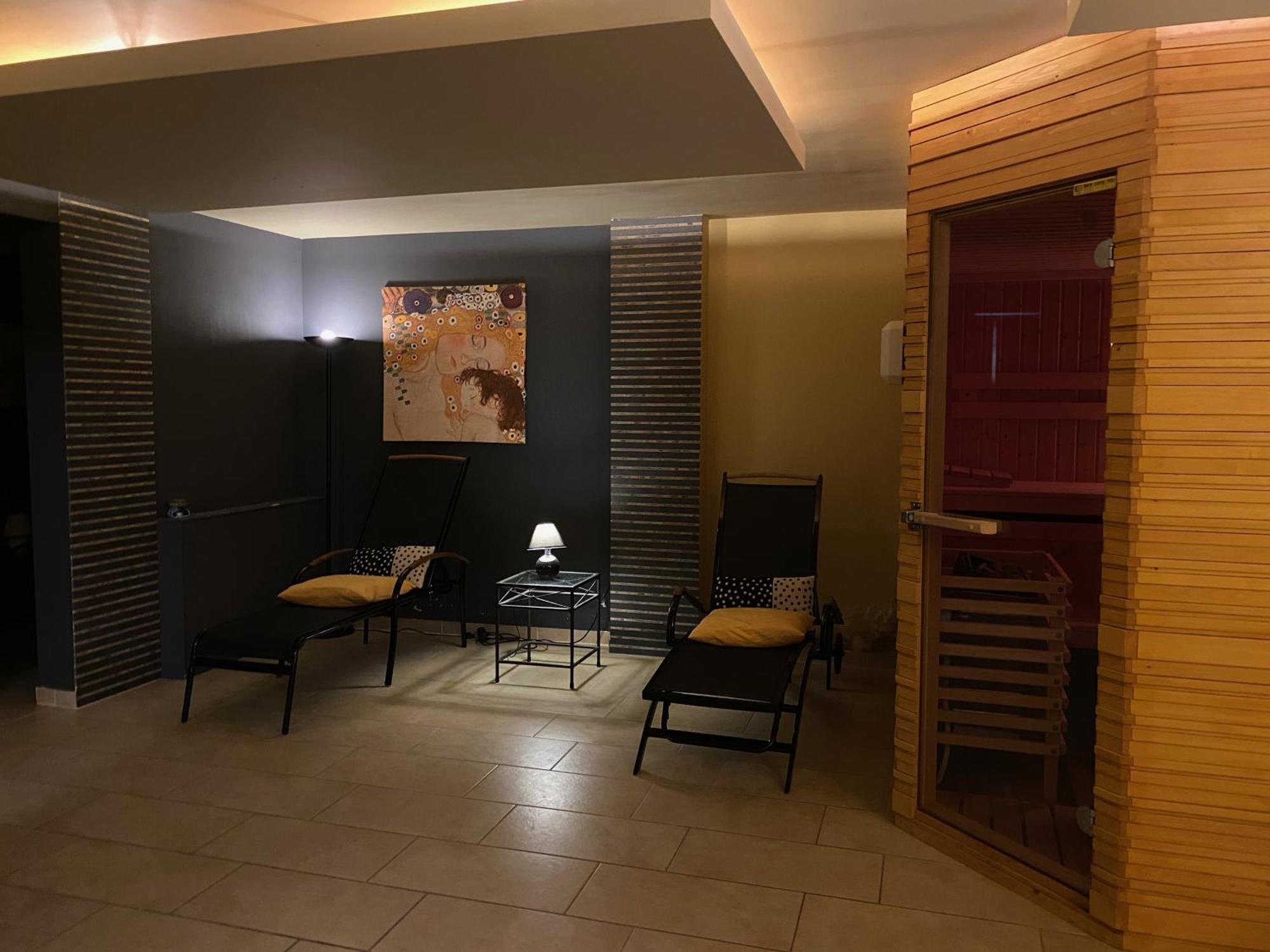 Waterfall Apartment - Cozy Mountain Retreat ครานสกา โกรา ภายนอก รูปภาพ